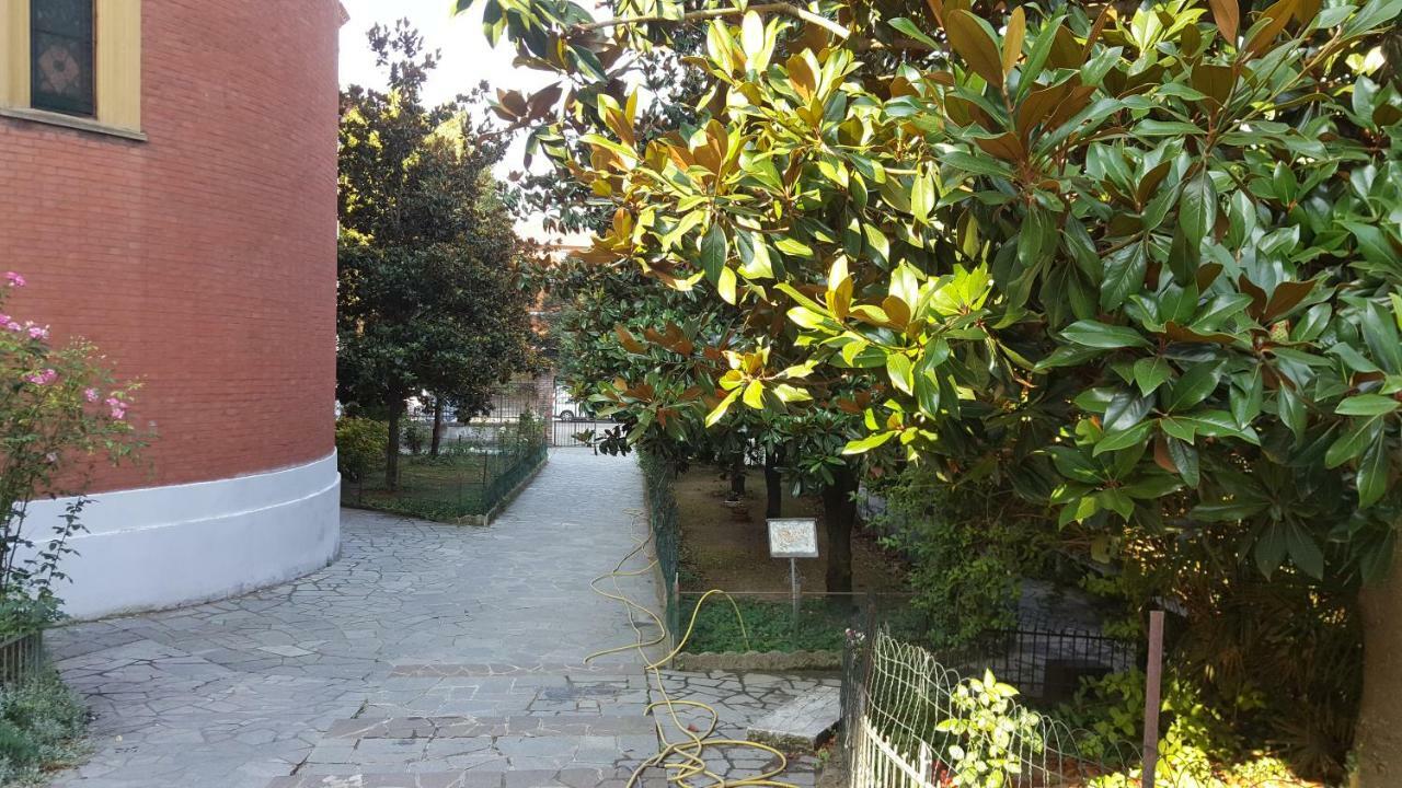 アスティLocation Turistic Monolocale Nel Parco Del Santuarioアパートメント エクステリア 写真