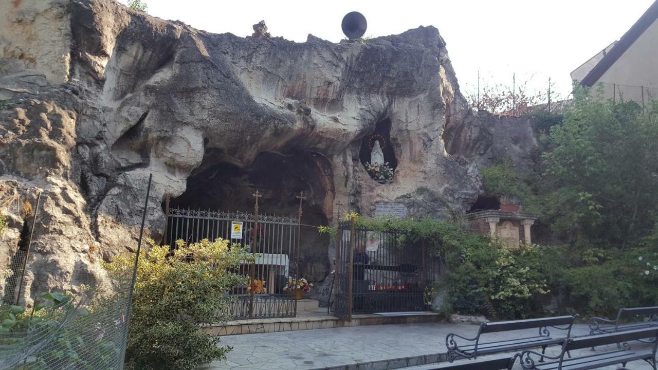 アスティLocation Turistic Monolocale Nel Parco Del Santuarioアパートメント エクステリア 写真